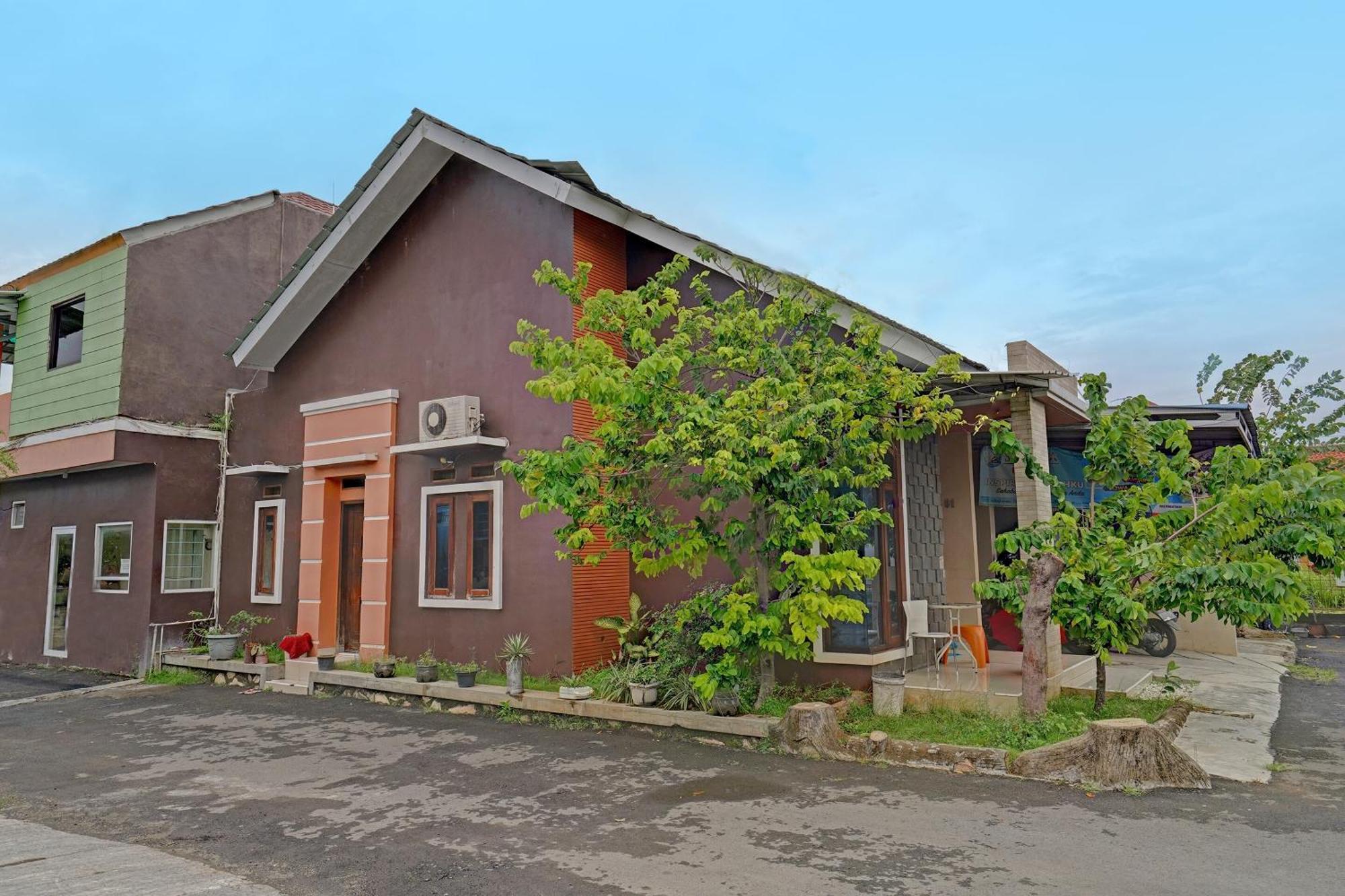 Oyo 91955 Pondokan Cempaka Cirebon Kültér fotó